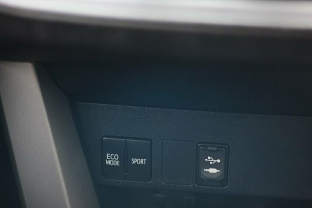 2018 Toyota RAV4 AWD LE  - 23000705 - 27