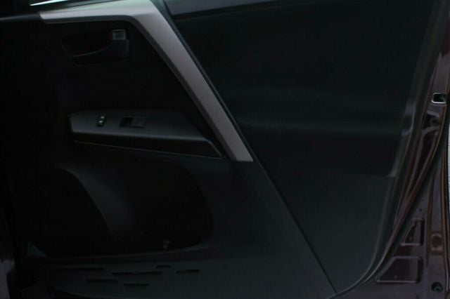 2018 Toyota RAV4 AWD LE  - 23000705 - 5