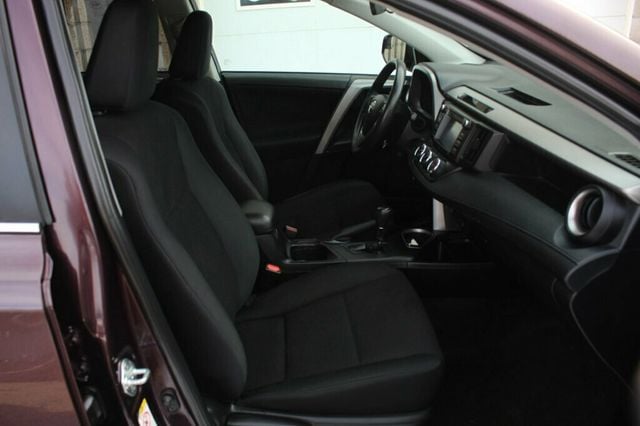 2018 Toyota RAV4 AWD LE  - 23000705 - 6