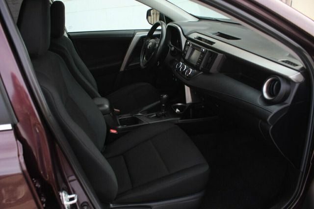 2018 Toyota RAV4 AWD LE  - 23000705 - 7