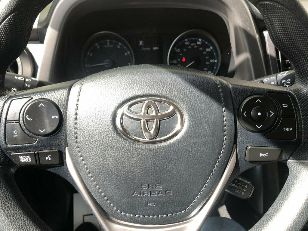 2018 Toyota RAV4 LE AWD - 23093311 - 9