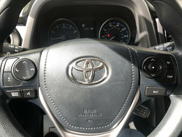 2018 Toyota RAV4 LE AWD - 23093311 - 9