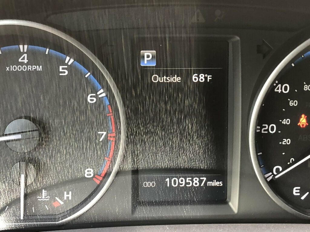 2018 Toyota RAV4 LE AWD - 23093311 - 10