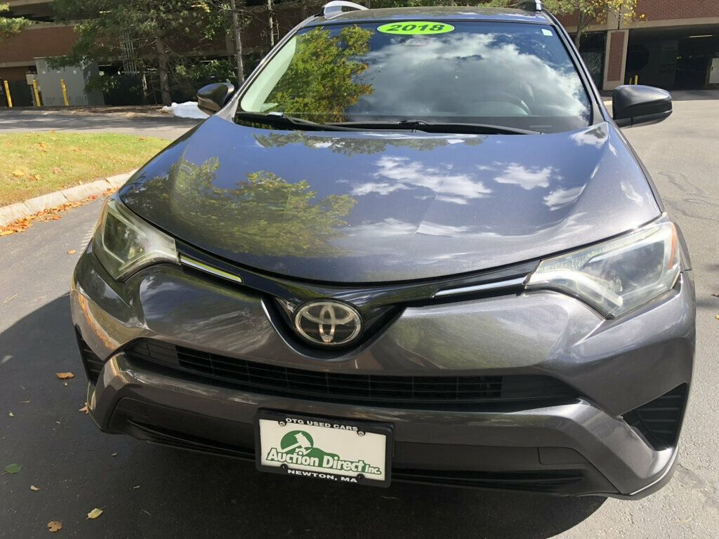 2018 Toyota RAV4 LE AWD - 23093311 - 1