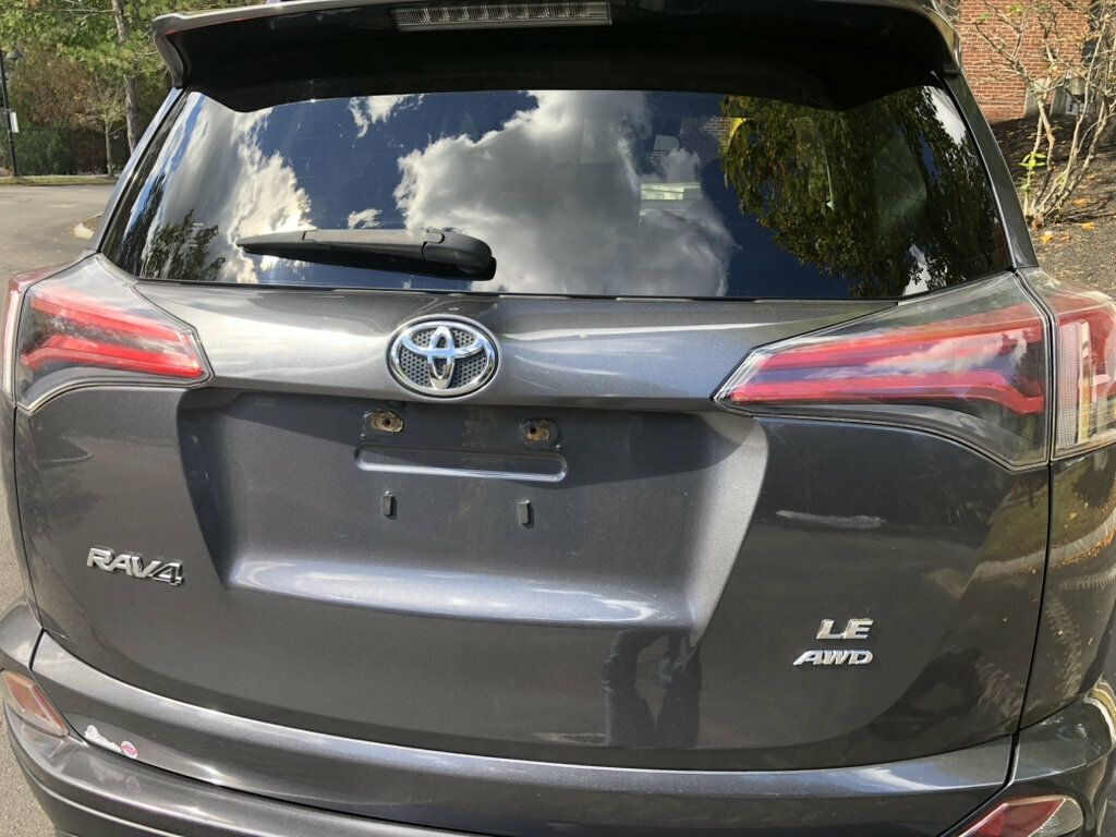 2018 Toyota RAV4 LE AWD - 23093311 - 2