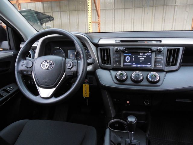 2018 Toyota RAV4 LE AWD - 17815109 - 9