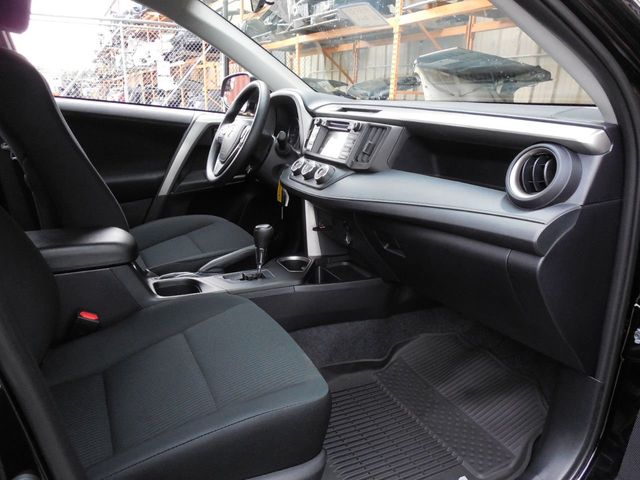 2018 Toyota RAV4 LE AWD - 17815109 - 10