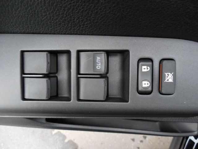 2018 Toyota RAV4 LE AWD - 17815109 - 16