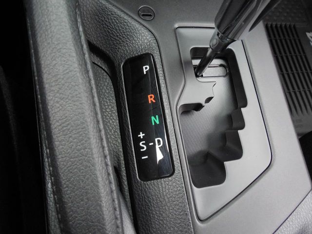 2018 Toyota RAV4 LE AWD - 17815109 - 21