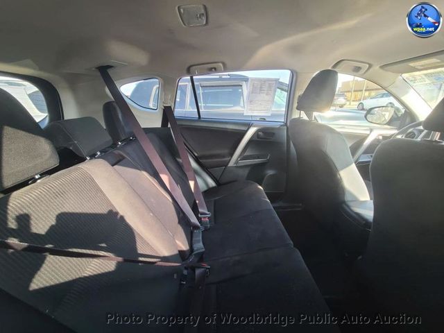 2018 Toyota RAV4 LE AWD - 22956726 - 11