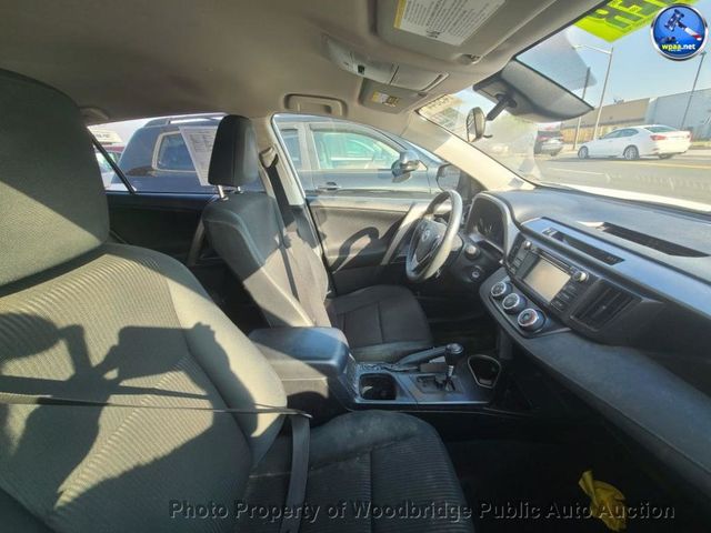 2018 Toyota RAV4 LE AWD - 22956726 - 12
