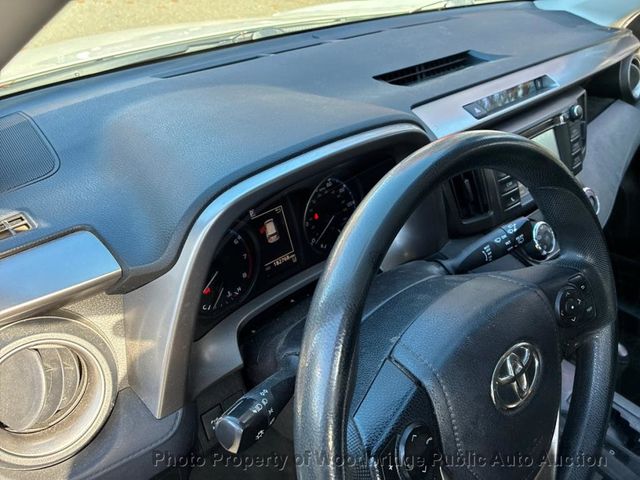 2018 Toyota RAV4 LE AWD - 22956726 - 22