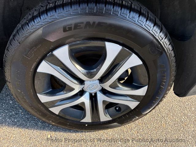 2018 Toyota RAV4 LE AWD - 22956726 - 31