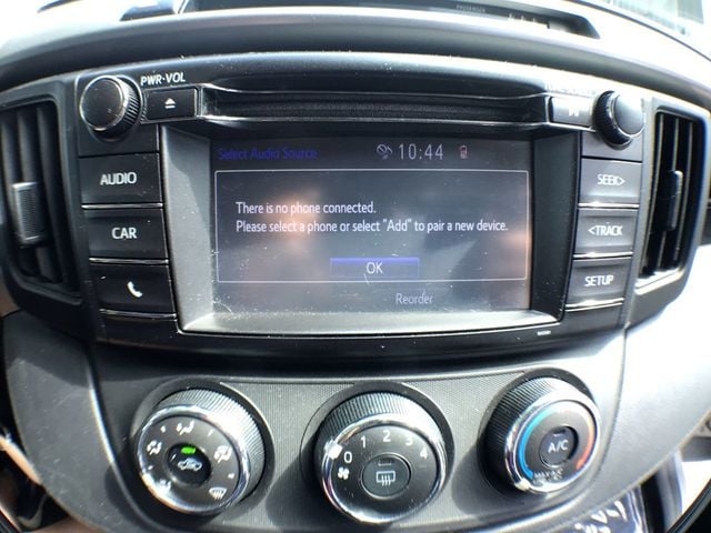 2018 Toyota RAV4 LE AWD - 23055010 - 18
