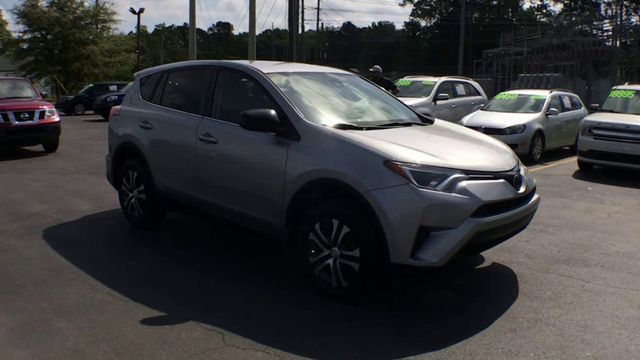 2018 Toyota RAV4 LE AWD - 23055010 - 1