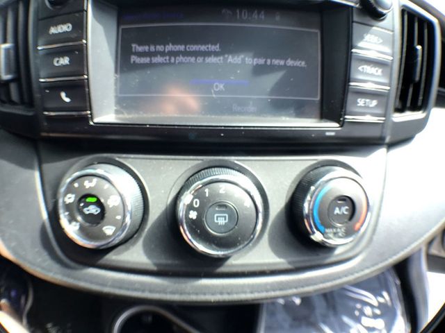2018 Toyota RAV4 LE AWD - 23055010 - 19
