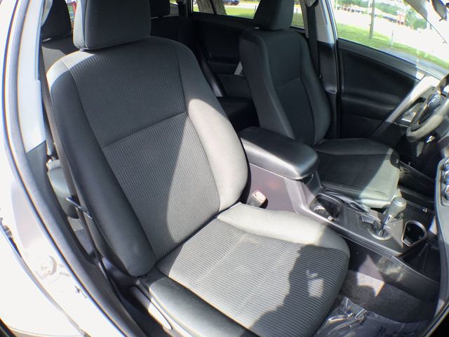 2018 Toyota RAV4 LE AWD - 23055010 - 20