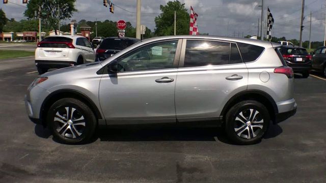 2018 Toyota RAV4 LE AWD - 23055010 - 4