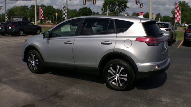 2018 Toyota RAV4 LE AWD - 23055010 - 5