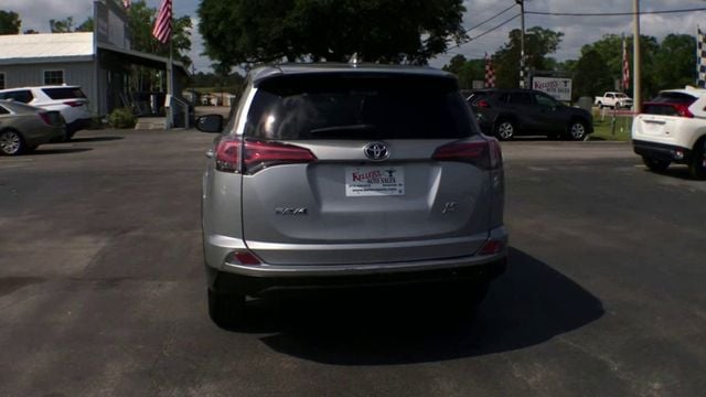 2018 Toyota RAV4 LE AWD - 23055010 - 6