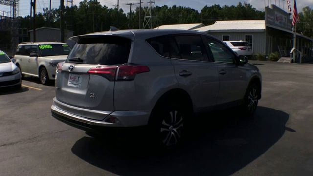 2018 Toyota RAV4 LE AWD - 23055010 - 7