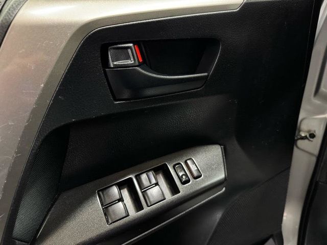 2018 Toyota RAV4 LE AWD - 23001159 - 12