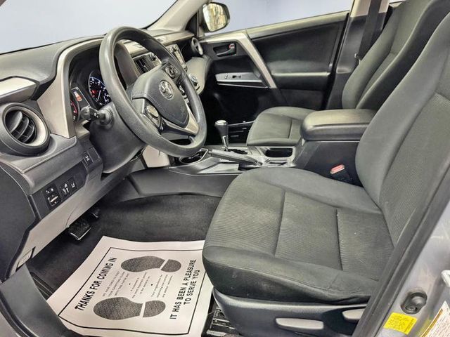 2018 Toyota RAV4 LE AWD - 23001159 - 13