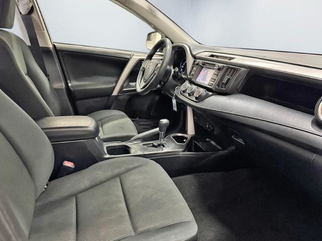 2018 Toyota RAV4 LE AWD - 23001159 - 21