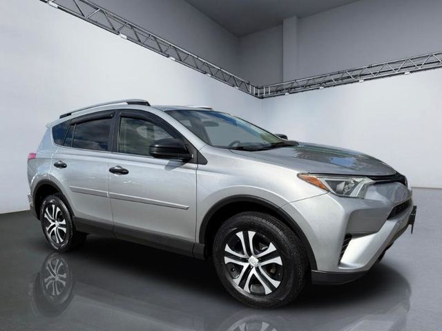 2018 Toyota RAV4 LE AWD - 23001159 - 8