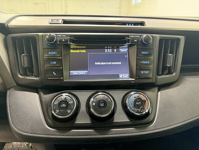 2018 Toyota RAV4 LE AWD - 22952187 - 14