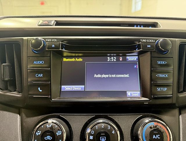 2018 Toyota RAV4 LE AWD - 22952187 - 15