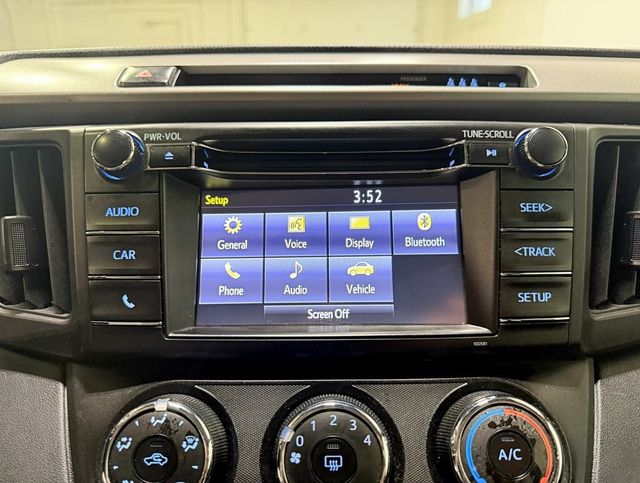 2018 Toyota RAV4 LE AWD - 22952187 - 16