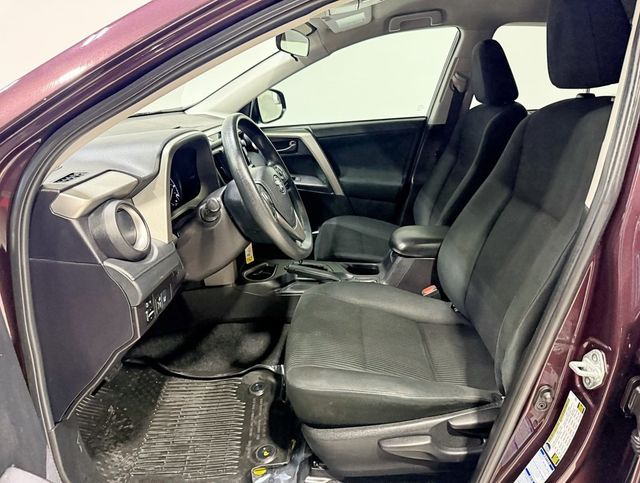 2018 Toyota RAV4 LE AWD - 22952187 - 21