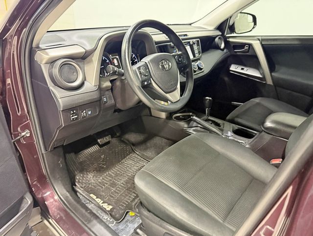 2018 Toyota RAV4 LE AWD - 22952187 - 23