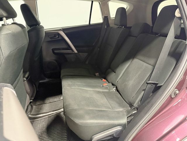 2018 Toyota RAV4 LE AWD - 22952187 - 27