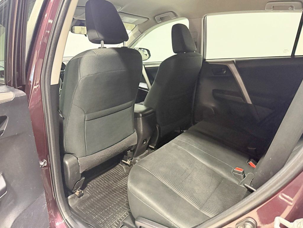2018 Toyota RAV4 LE AWD - 22952187 - 28