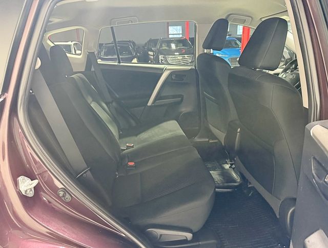 2018 Toyota RAV4 LE AWD - 22952187 - 31