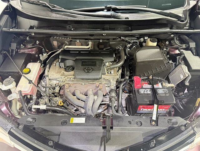 2018 Toyota RAV4 LE AWD - 22952187 - 35