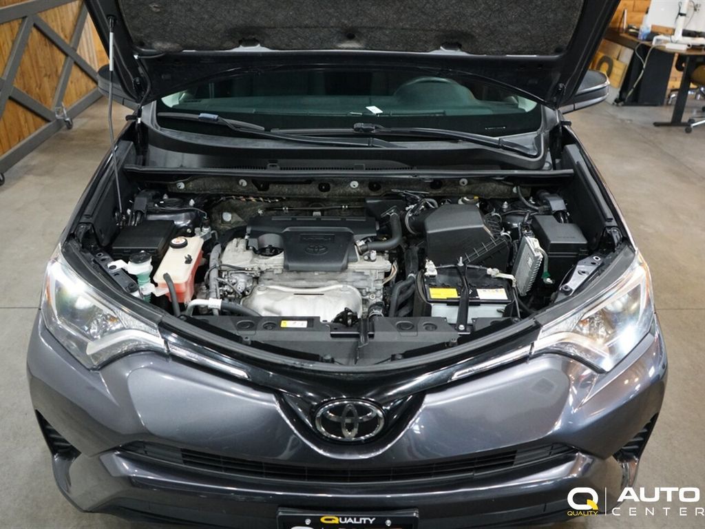 2018 Toyota RAV4 LE AWD - 22931346 - 9