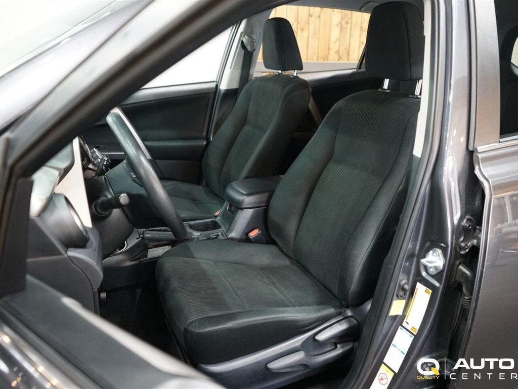 2018 Toyota RAV4 LE AWD - 22931346 - 11