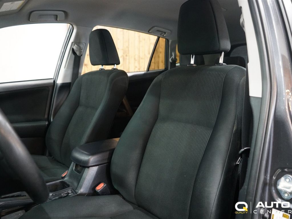 2018 Toyota RAV4 LE AWD - 22931346 - 12