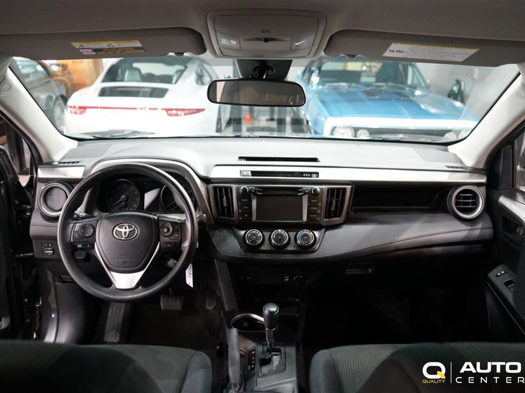 2018 Toyota RAV4 LE AWD - 22931346 - 15