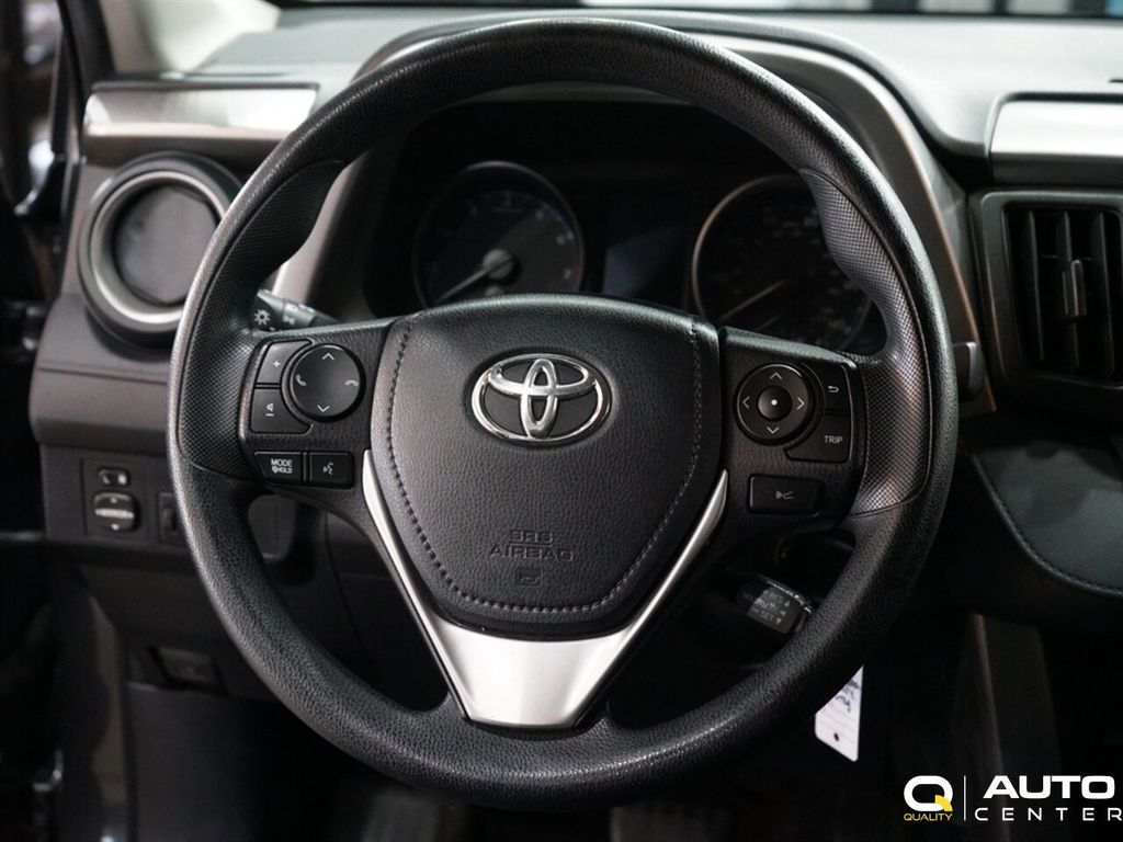 2018 Toyota RAV4 LE AWD - 22931346 - 16