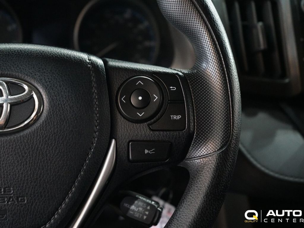 2018 Toyota RAV4 LE AWD - 22931346 - 18