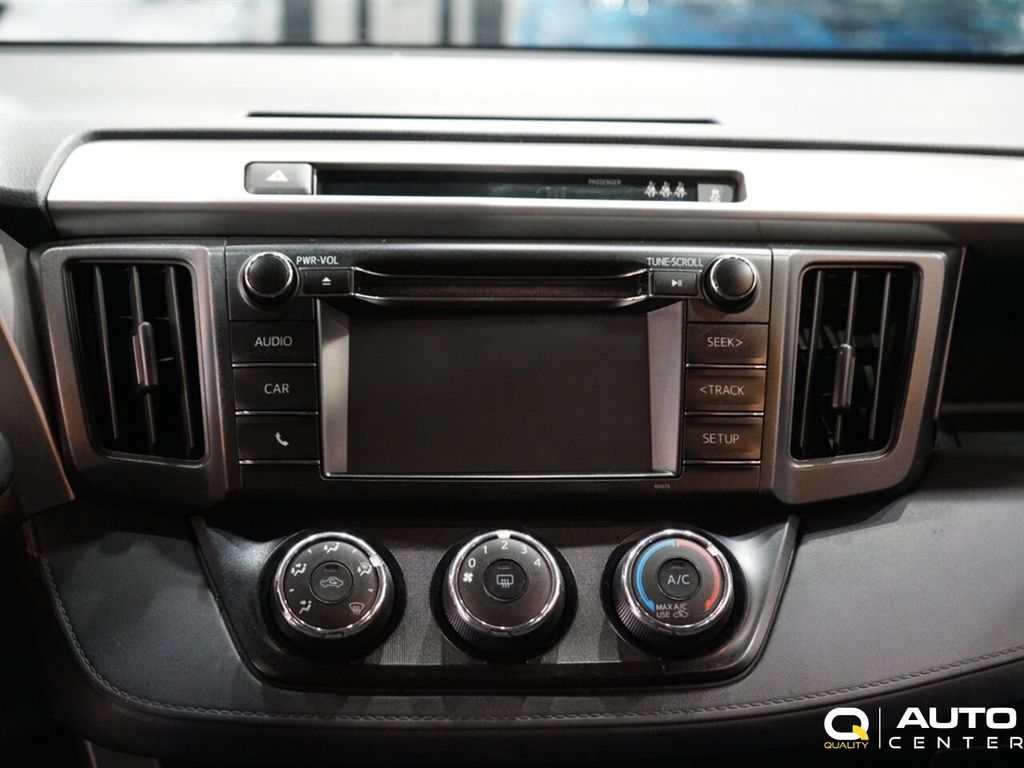 2018 Toyota RAV4 LE AWD - 22931346 - 20