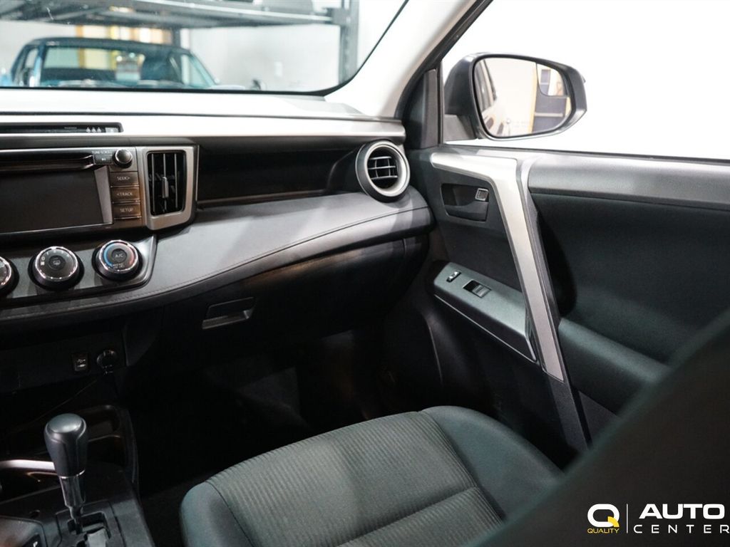 2018 Toyota RAV4 LE AWD - 22931346 - 22