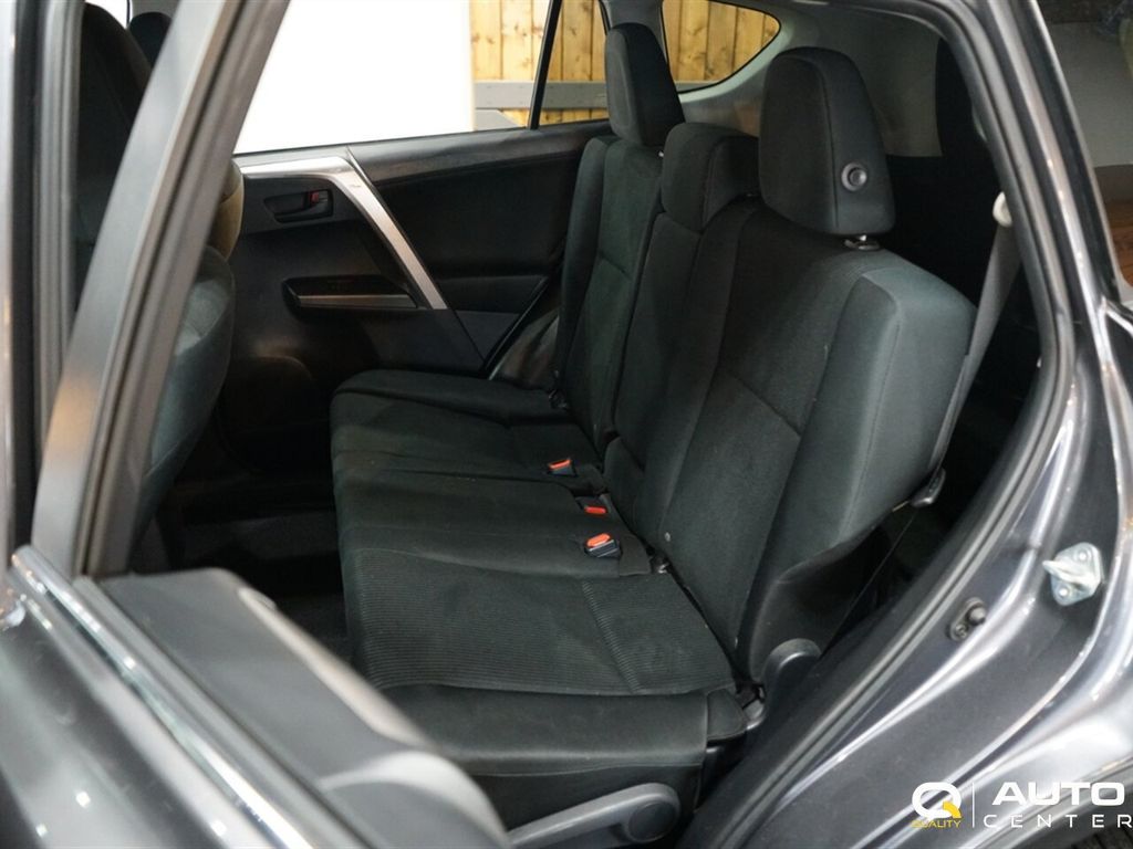 2018 Toyota RAV4 LE AWD - 22931346 - 23