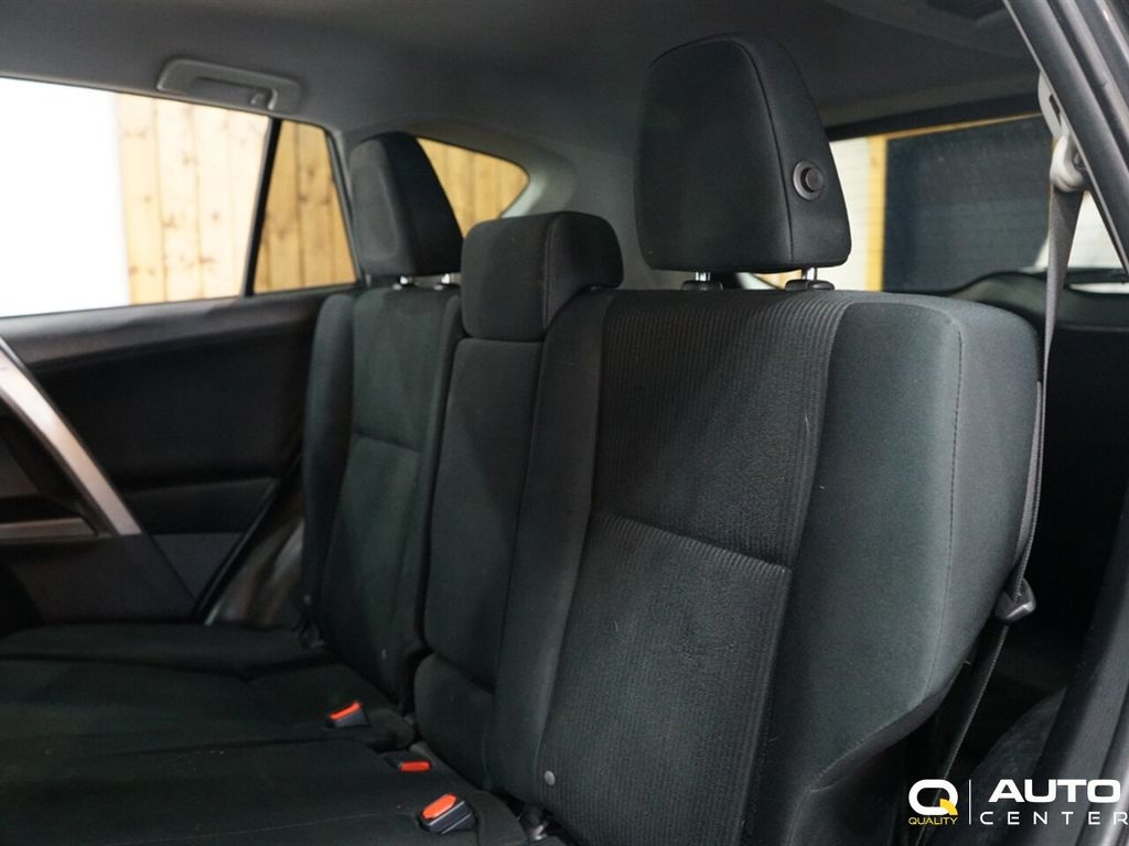 2018 Toyota RAV4 LE AWD - 22931346 - 24