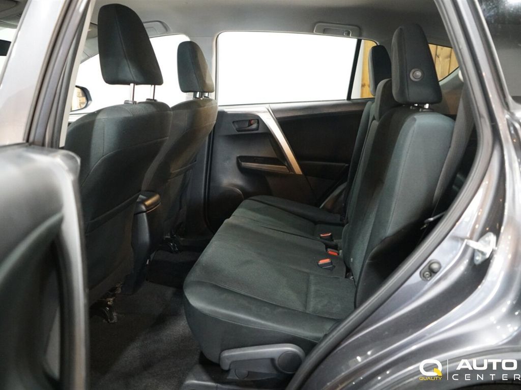 2018 Toyota RAV4 LE AWD - 22931346 - 26