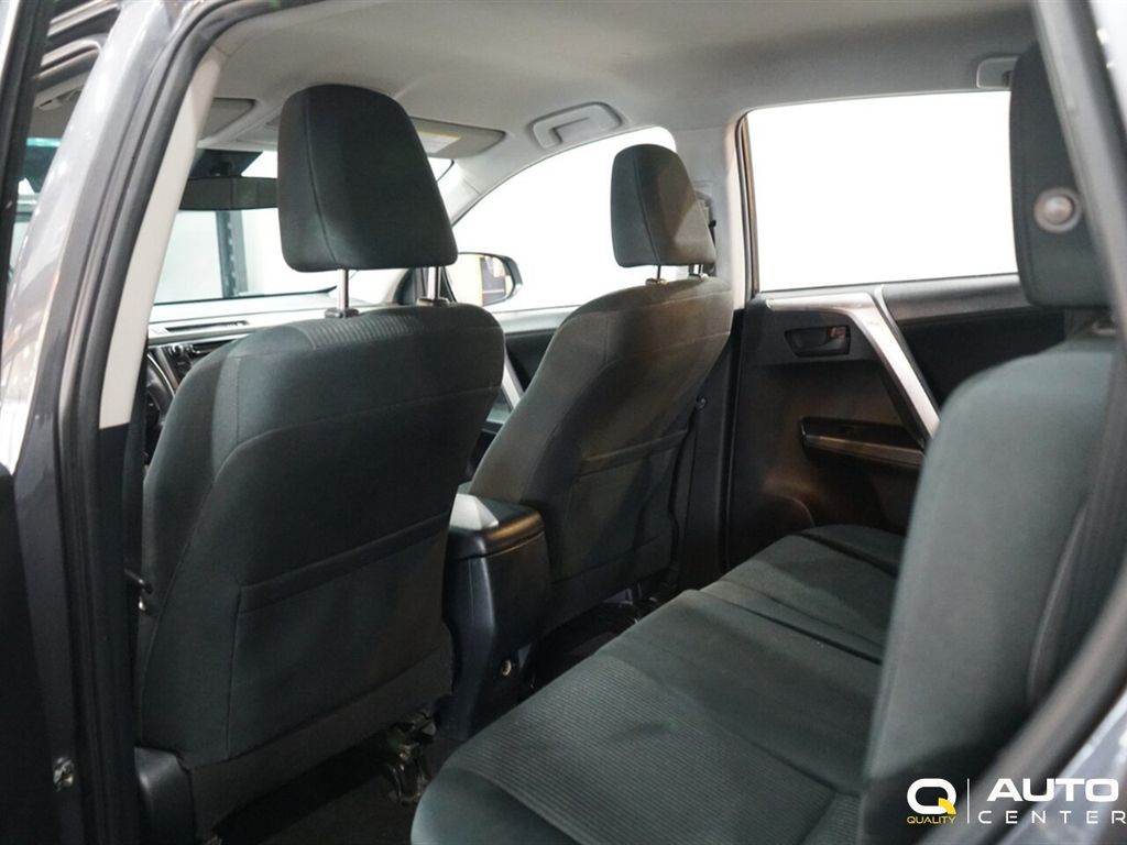 2018 Toyota RAV4 LE AWD - 22931346 - 27